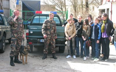 Kalnėnų vidurinės mokyklos kandidatai į jaunuosius šaulius svečiavosi pasienio užkardoje