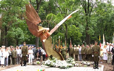 Kaune atidengtas paminklas žuvusiųjų už Lietuvos laisvę Motinai