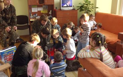 Jaunieji šauliai apsilankė vaikų globos namuose