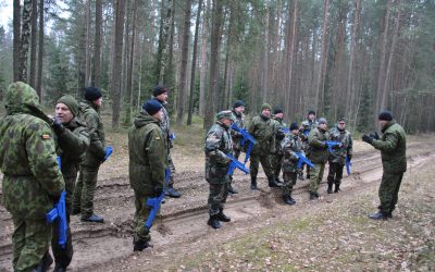 Jaunieji šauliai ir šaulių būrelių vadovai gilino karybos žinias