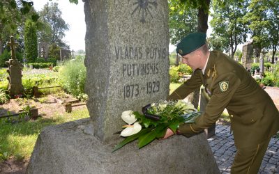 Pažintį su Šaulių sąjungos rinktinių šauliais LŠS vadas ats. plk. ltn. Liudas Gumbinas pradėjo nuo V. Pūtvio