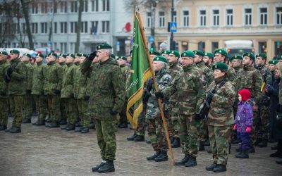 Minint Lietuvos vėliavos dieną Gedimino pilies bokšte iškelta trispalvė